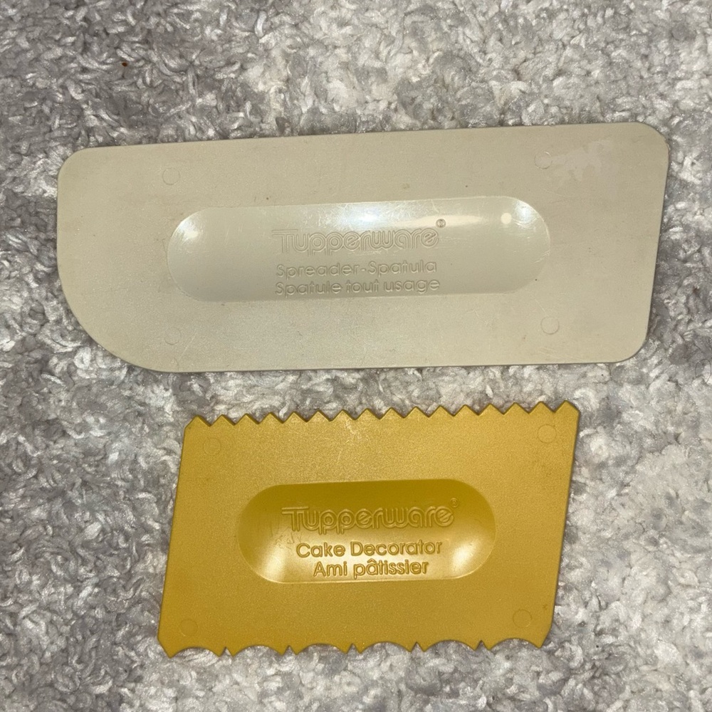 Vintage Tupperware Spreaders - Picture 4 of 7